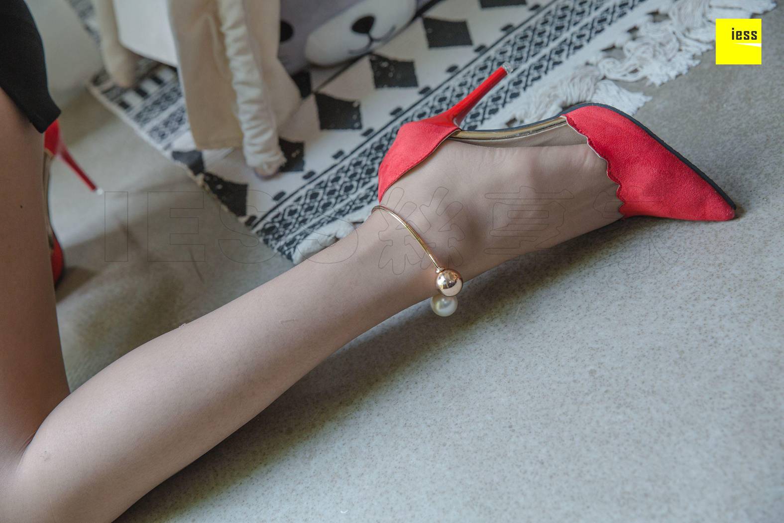 图片[8]-[IESS异思趣向] 2018.10.03 丝享家329：《小羽制服咖啡丝》小羽 在线浏览 – 速更版-美库