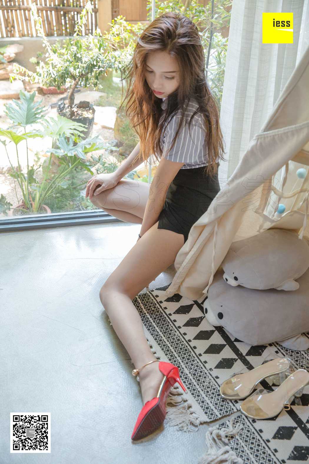 图片[44]-[IESS异思趣向] 2018.10.03 丝享家329：《小羽制服咖啡丝》小羽 在线浏览 – 速更版-美库