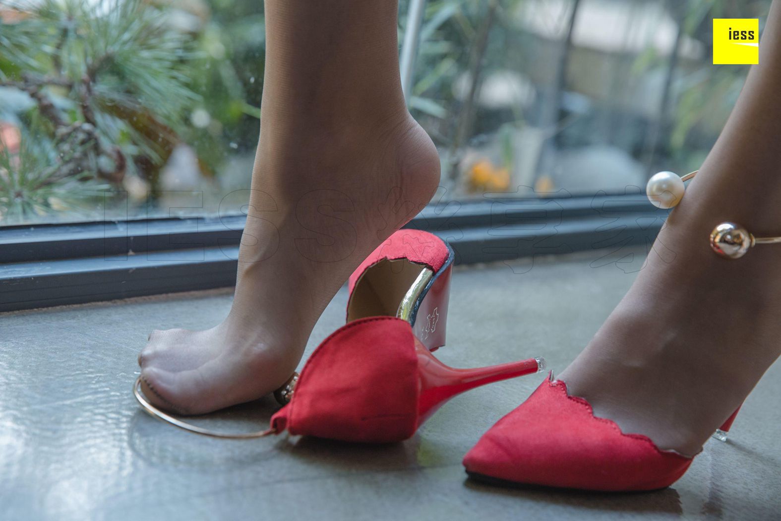 图片[15]-[IESS异思趣向] 2018.10.03 丝享家329：《小羽制服咖啡丝》小羽 在线浏览 – 速更版-美库