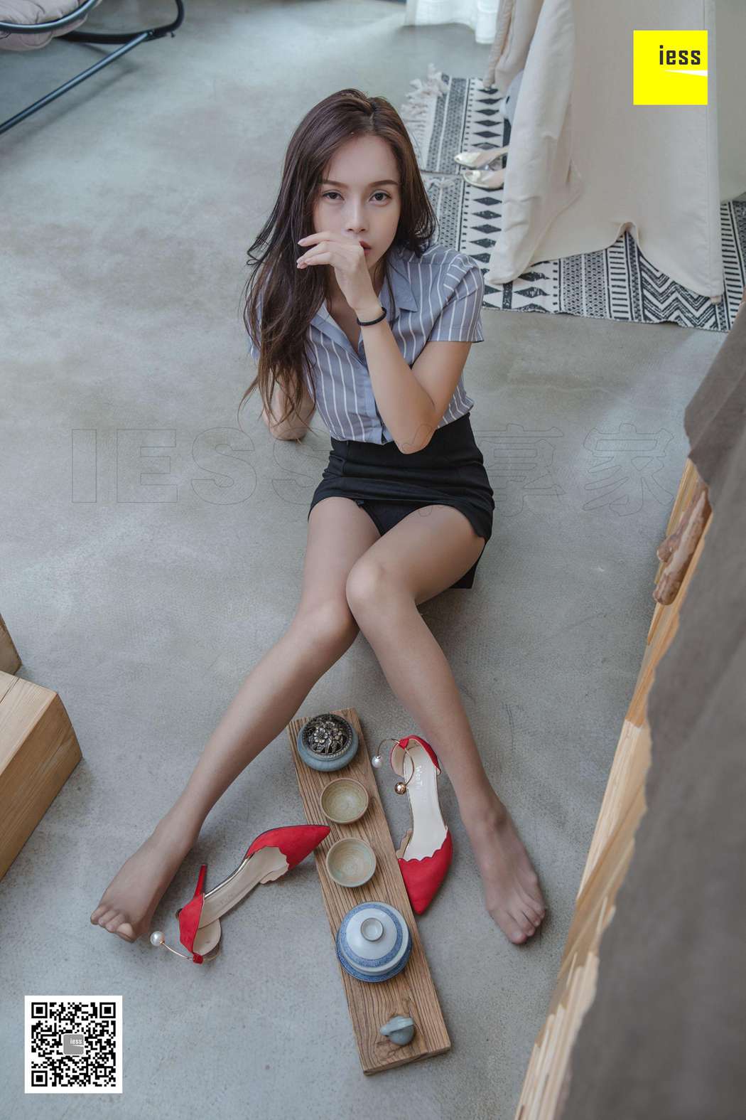 图片[3]-[IESS异思趣向] 2018.10.03 丝享家329：《小羽制服咖啡丝》小羽 在线浏览 – 速更版-美库