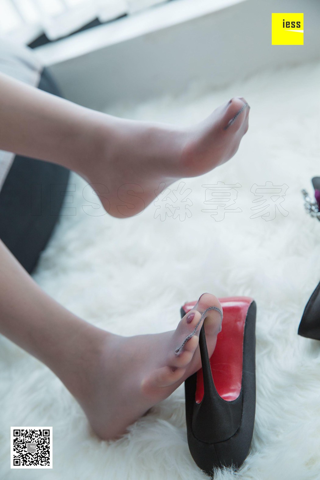 图片[55]-[IESS异思趣向] 2018.10.11 丝享家335：《白毛绒地毯上的灰丝》七七 在线浏览 – 速更版-美库