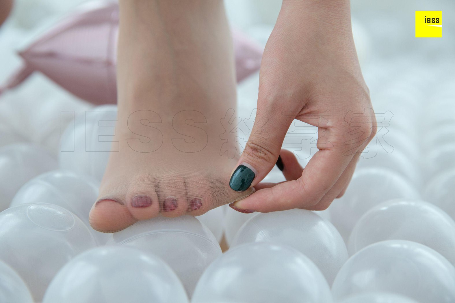 图片[62]-[IESS异思趣向] 2018.10.31 丝享家349：《红色蝴蝶结平底鞋》七七 在线浏览 – 速更版-美库