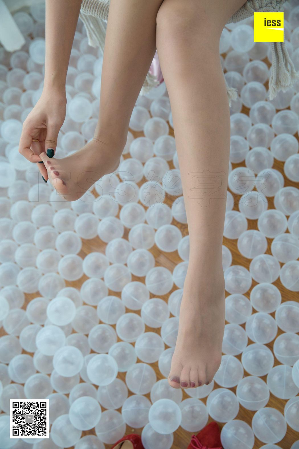 图片[86]-[IESS异思趣向] 2018.10.31 丝享家349：《红色蝴蝶结平底鞋》七七 在线浏览 – 速更版-美库