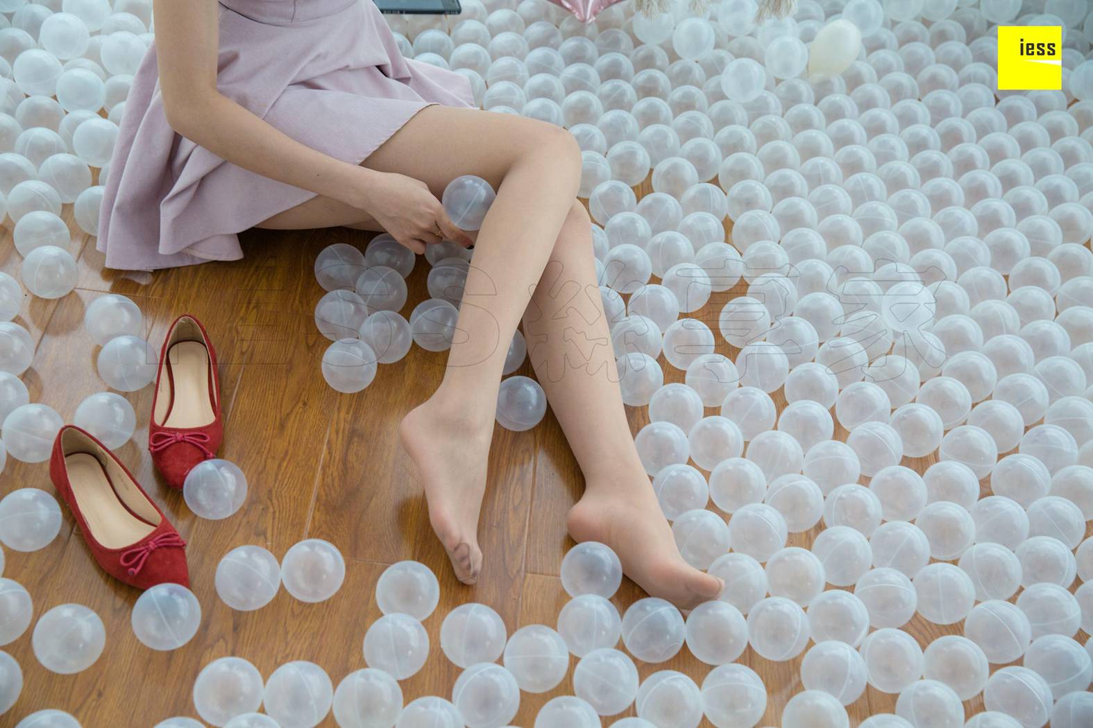 图片[79]-[IESS异思趣向] 2018.10.31 丝享家349：《红色蝴蝶结平底鞋》七七 在线浏览 – 速更版-美库