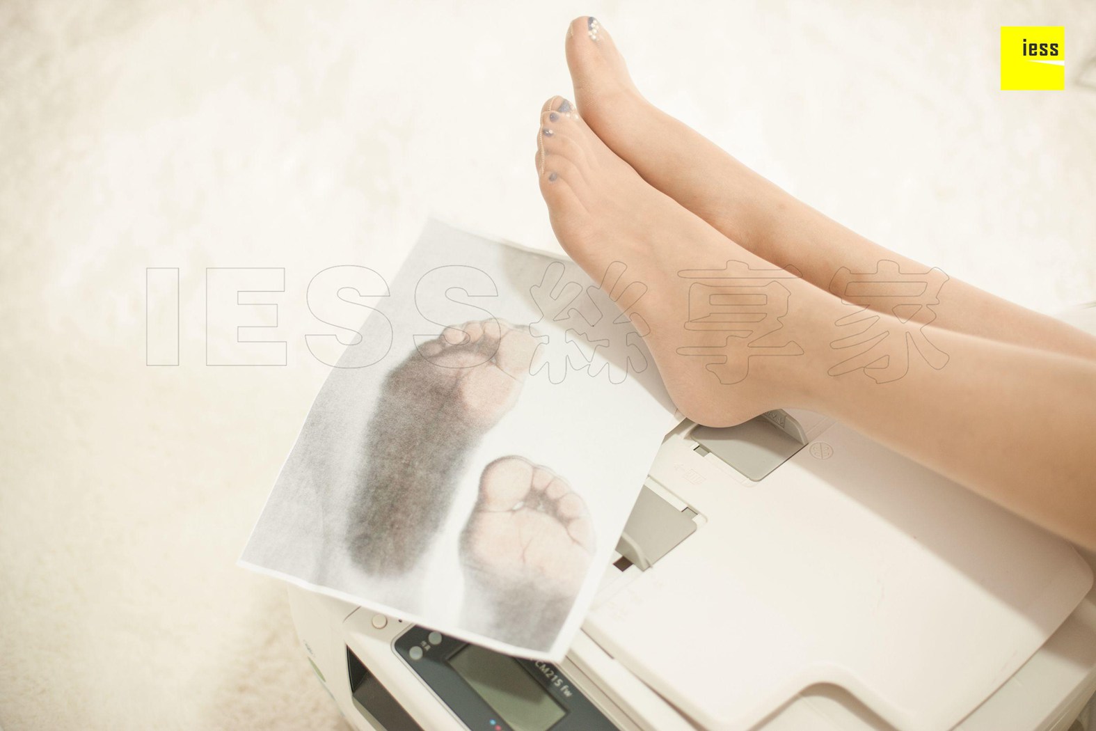 图片[38]-[IESS异思趣向] 2018.11.16 丝享家361：《偷玩复印机的女同事》辣妈（君君） 在线浏览 – 速更版-美库