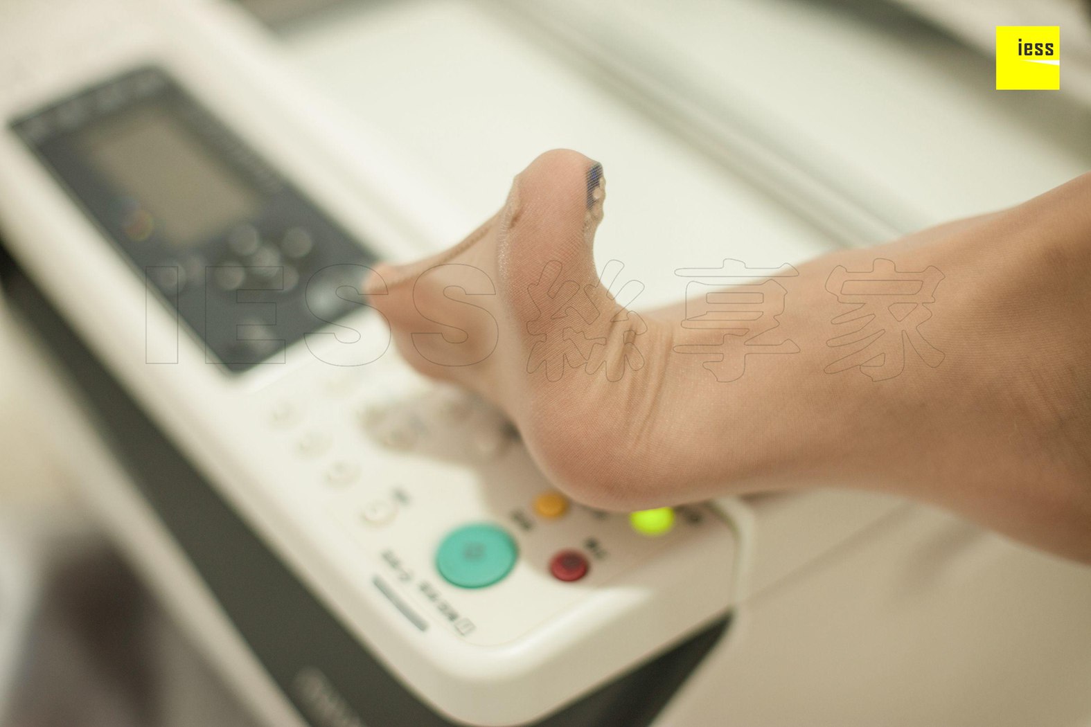 图片[48]-[IESS异思趣向] 2018.11.16 丝享家361：《偷玩复印机的女同事》辣妈（君君） 在线浏览 – 速更版-美库