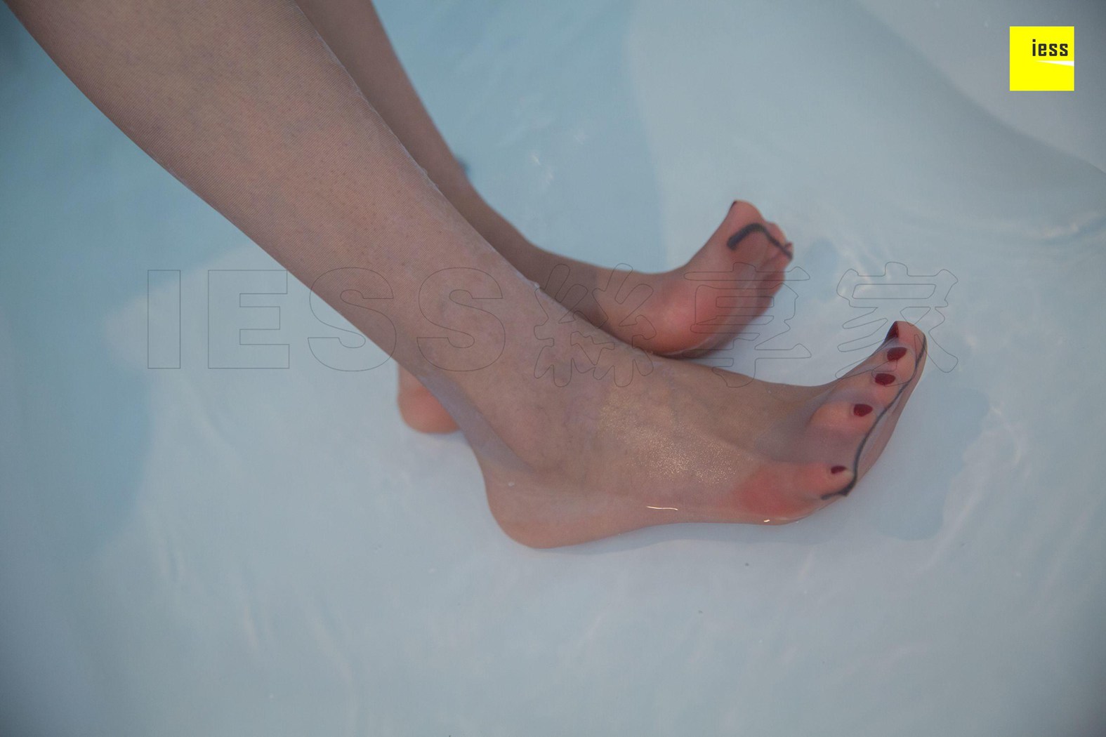 图片[54]-[IESS异思趣向] 2018.11.21 丝享家364：《拖鞋与高跟鞋》七七 在线浏览 – 速更版-美库