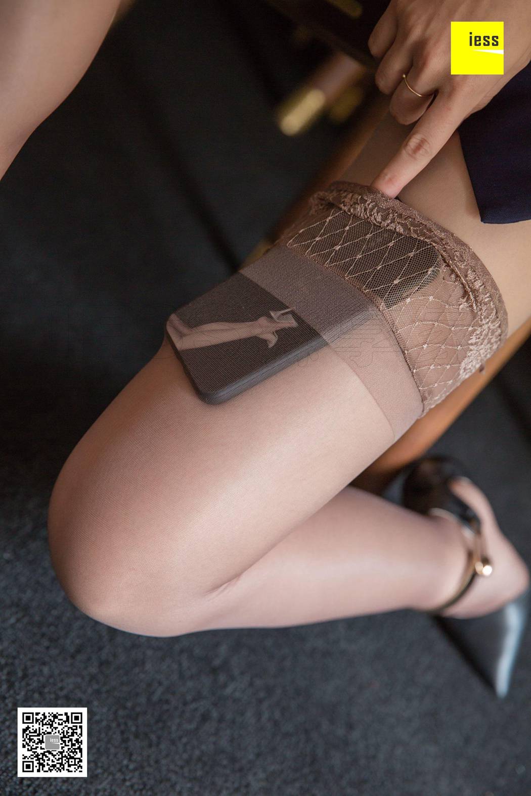 图片[5]-[IESS异思趣向] 2018.11.26 丝享家367：《秋秋手机壳炫富摔》秋秋 在线浏览 – 速更版-美库