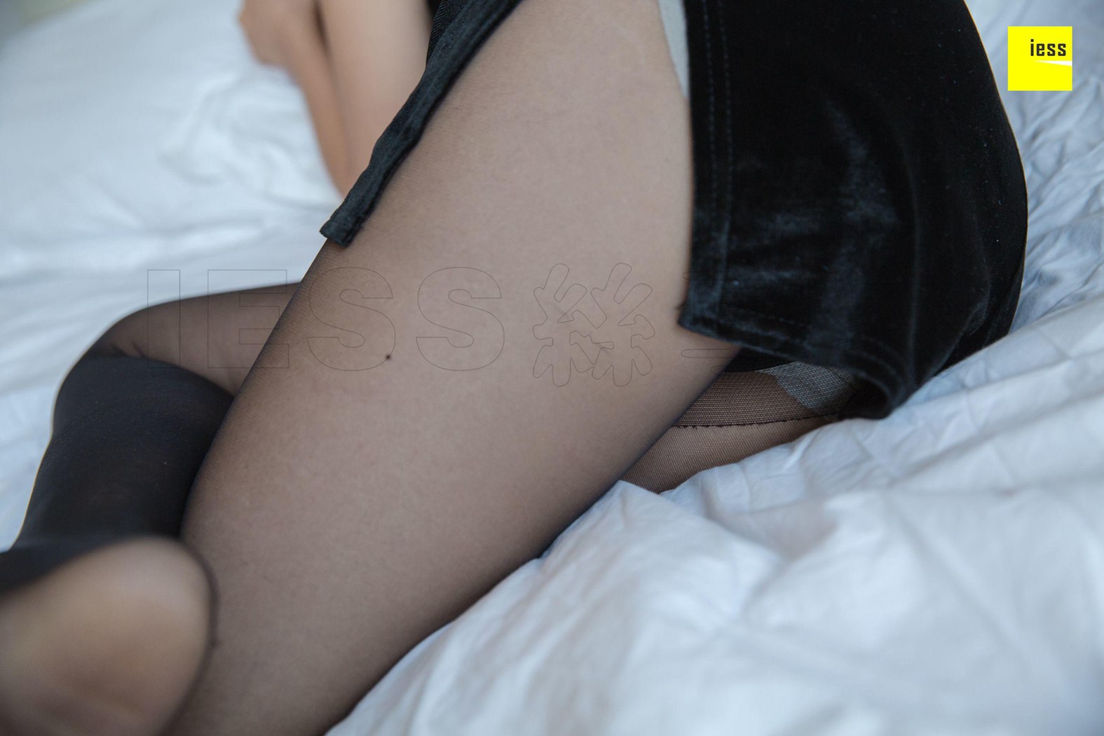 图片[77]-[IESS异思趣向] 2018.12.04 丝享家373：《小羽黑色绒面旗袍》小羽 在线浏览 – 速更版-美库