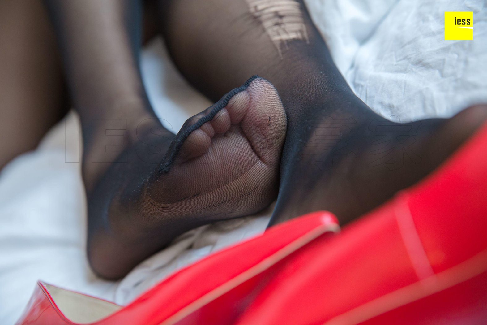 图片[26]-[IESS异思趣向] 2018.12.04 丝享家373：《小羽黑色绒面旗袍》小羽 在线浏览 – 速更版-美库