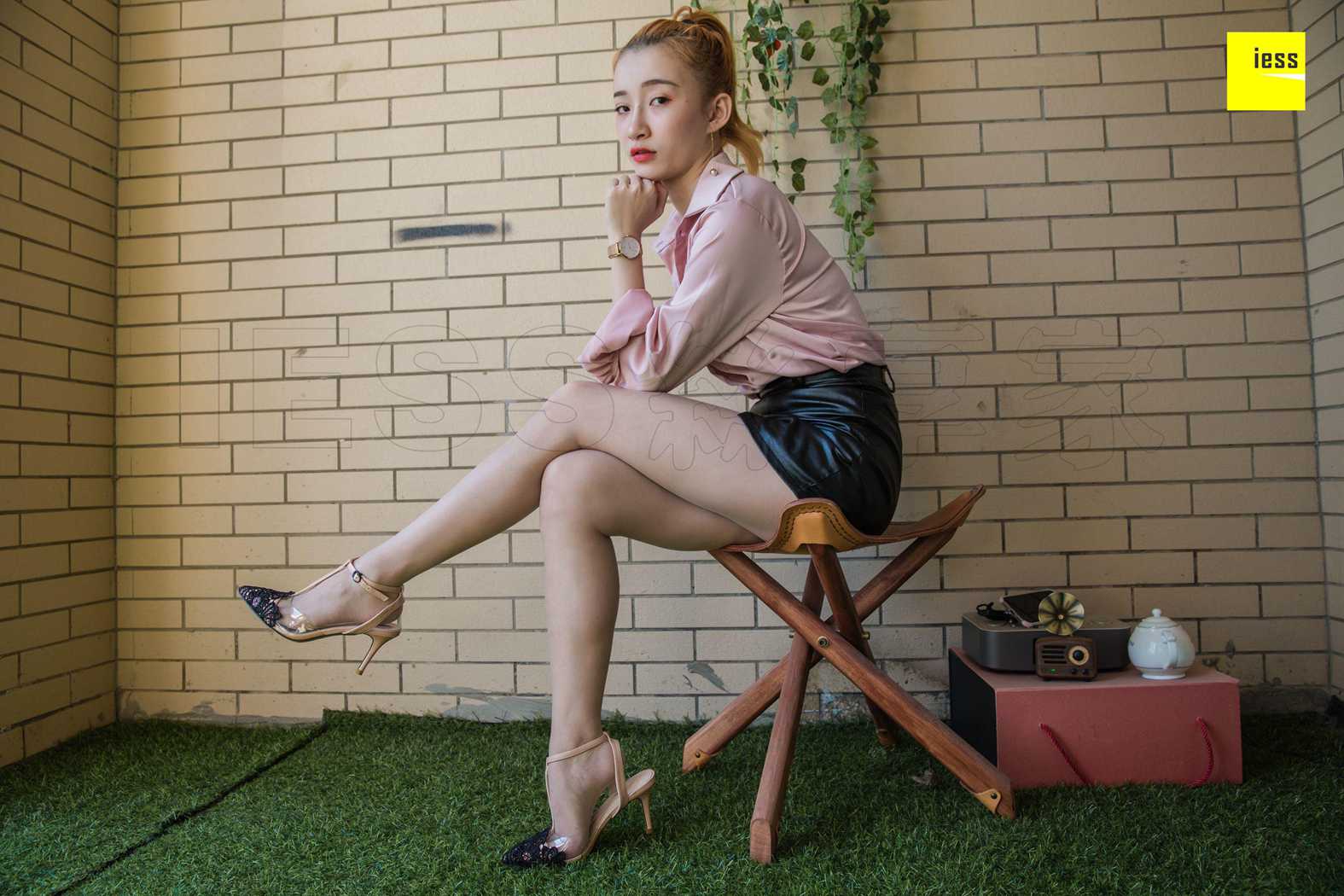 图片[22]-[IESS异思趣向] 2018.12.06 丝享家375：《秋秋的小皮裙》秋秋 在线浏览 – 速更版-美库