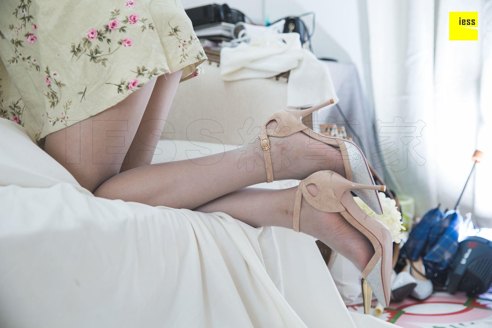 图片[6]-[IESS异思趣向] 2018.12.12 丝享家379：《九妹碎花裙灰丝》九妹 在线浏览 – 速更版-美库