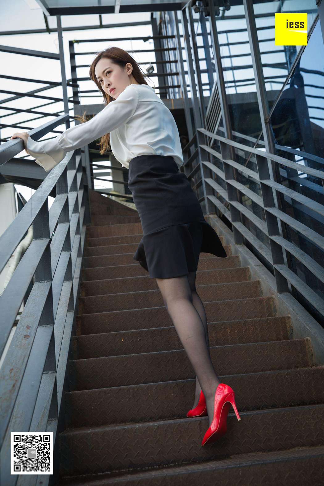 图片[32]-[IESS异思趣向] 2018.12.28 丝享家390：《被风吹乱的裙摆》紫紫 在线浏览 – 速更版-美库