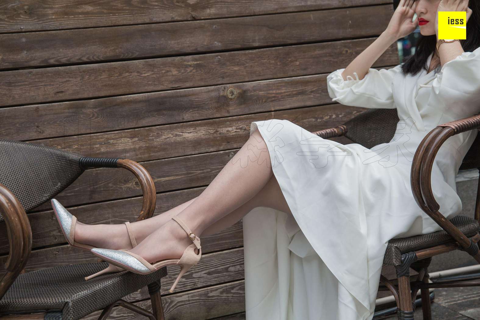 图片[23]-[IESS异思趣向] 2019.01.03 丝享家394：《烈焰红唇白长裙》姗姗 在线浏览 – 速更版-美库