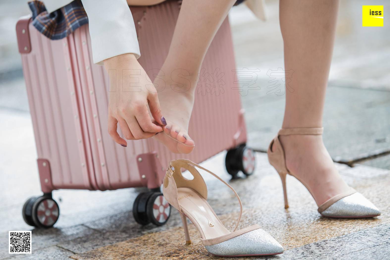 图片[33]-[IESS异思趣向] 2019.03.17 丝享家443：《九妹雨中漫步》九妹 在线浏览 – 速更版-美库