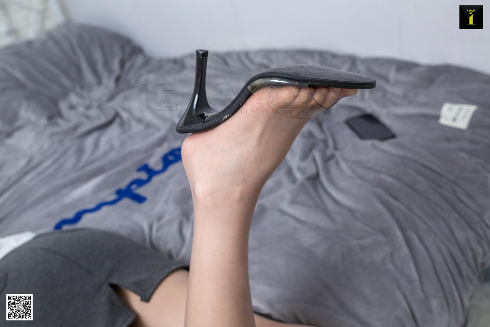 图片[3]-[IESS异思趣向] 2019.10.08 丝享家583：梓琪 《梓琪的开衩短裙》在线浏览 – 速更版-美库