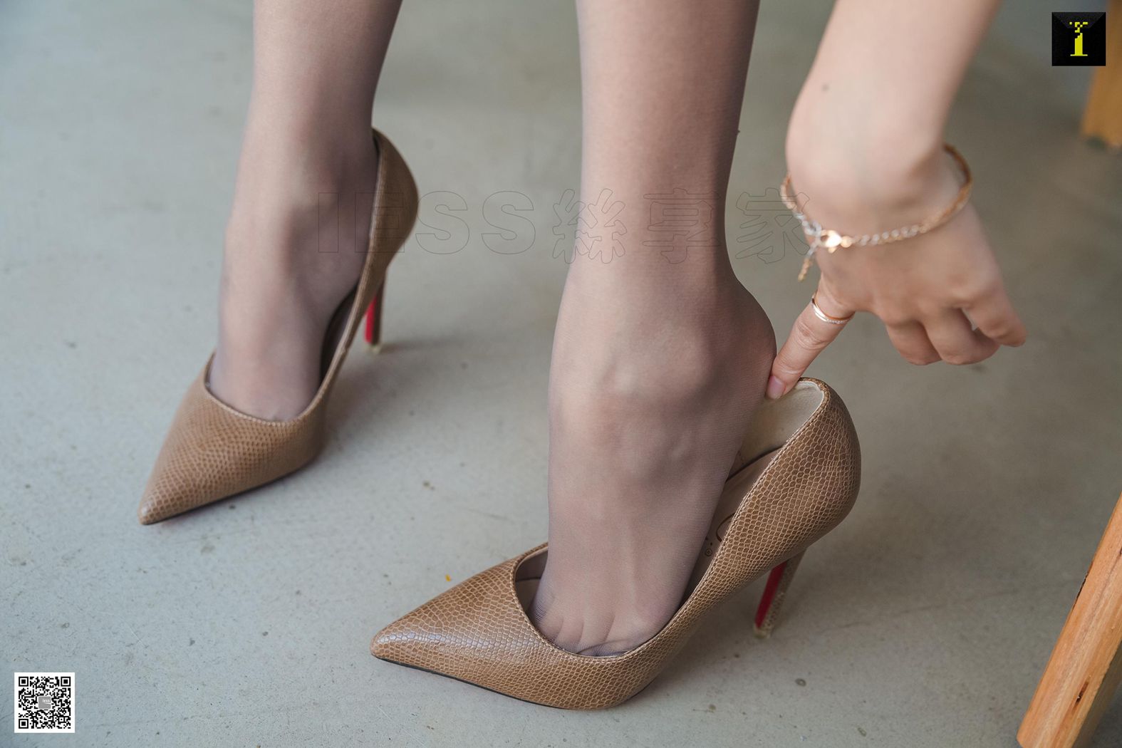 图片[39]-[IESS异思趣向] 2019.11.11 丝享家612： 婉萍《婉萍的青花旗袍》在线浏览 – 速更版-美库