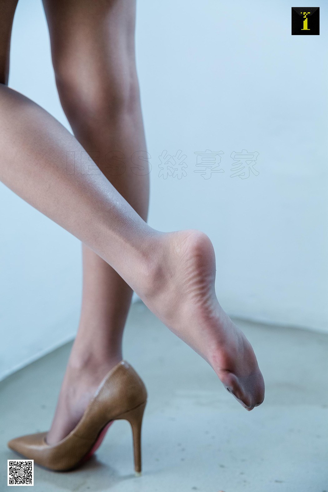 图片[36]-[IESS异思趣向] 2019.11.11 丝享家612： 婉萍《婉萍的青花旗袍》在线浏览 – 速更版-美库