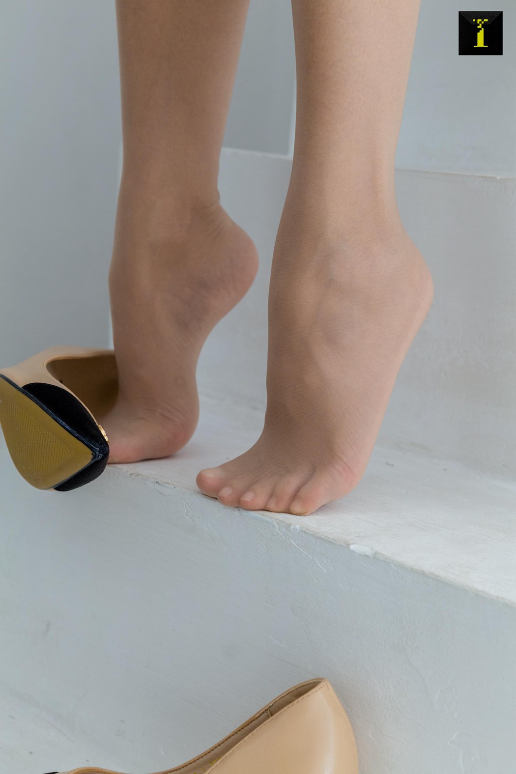 图片[45]-[IESS异思趣向] 2019.11.18 丝享家619：婉萍《婉萍复古丝绒裙》在线浏览 – 速更版-美库