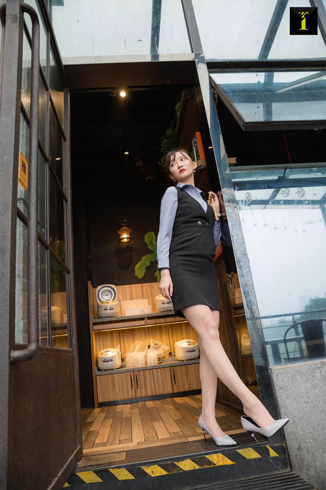 图片[10]-[IESS异思趣向] 2019.11.26 丝享家625：秋秋《饭店主管秋秋》在线浏览 – 速更版-美库