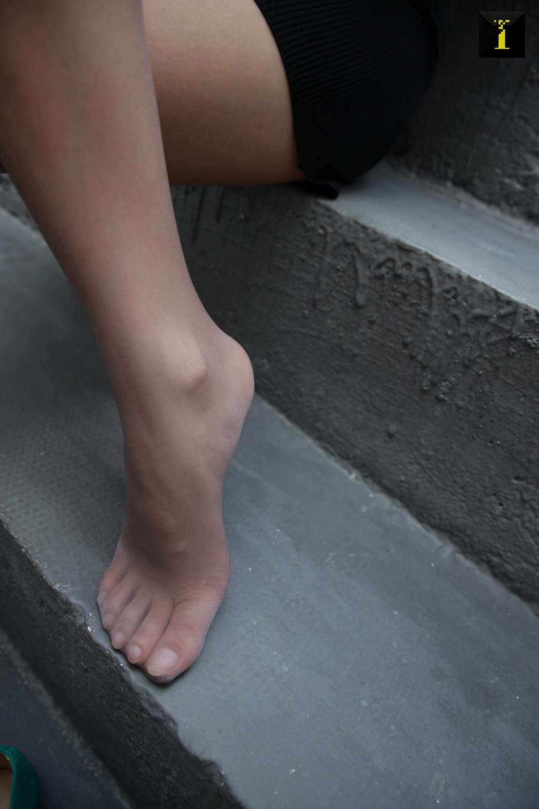 图片[27]-[IESS异思趣向] 2019.12.12 丝享家636：婉萍《婉萍的绿色平底鞋》在线浏览 – 速更版-美库