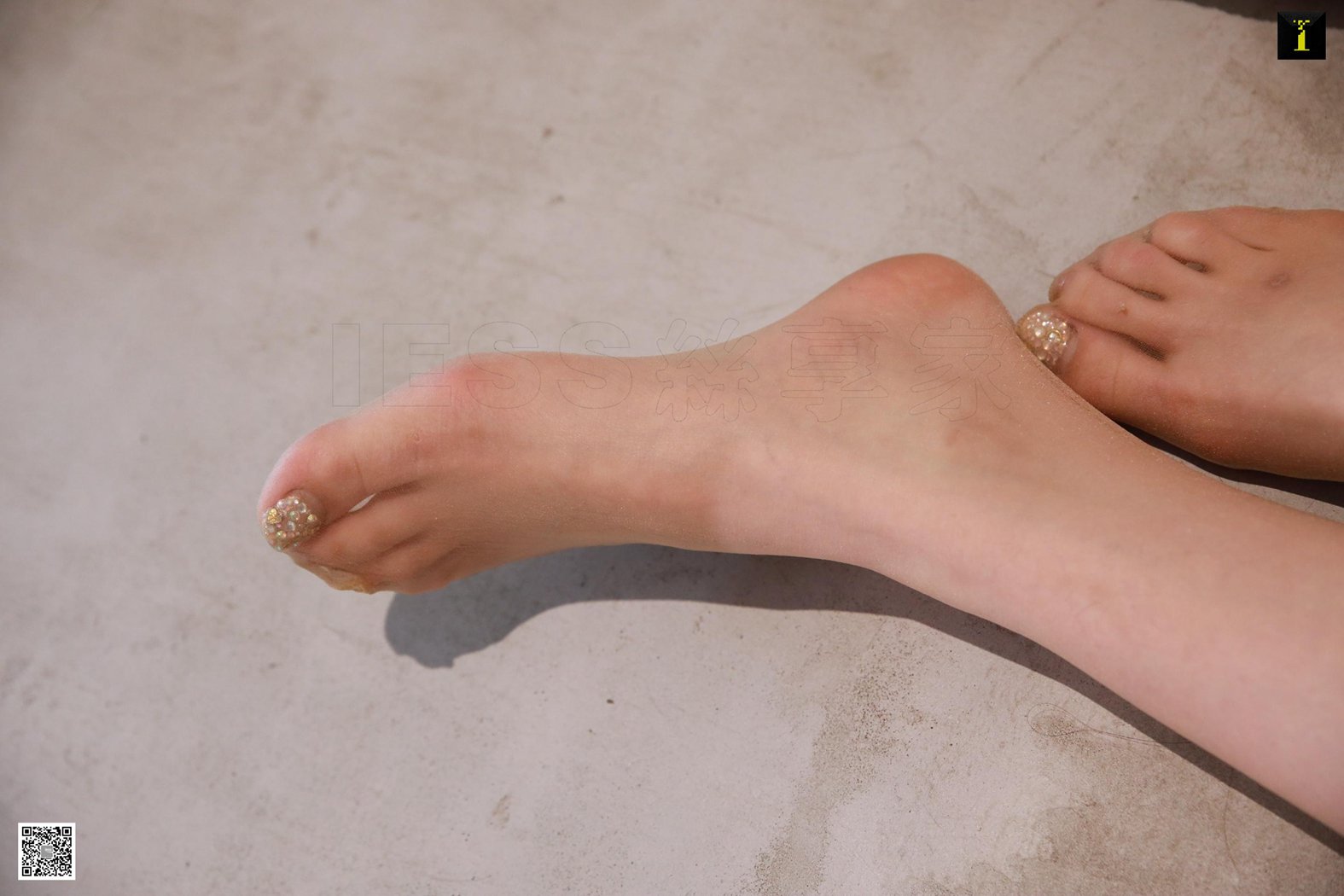 图片[6]-[IESS异思趣向] 2019.12.17 丝享家639： 喵姐《编织包与大长腿》在线浏览 – 速更版-美库