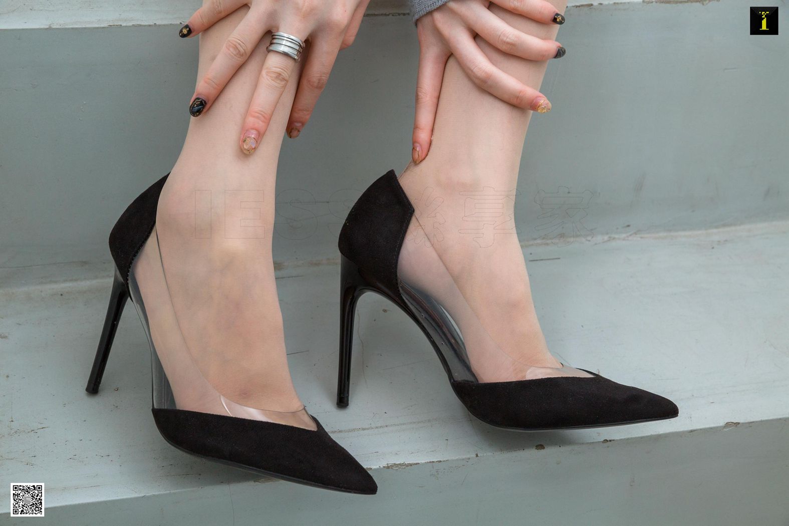 图片[30]-[IESS异思趣向] 2019.12.27 丝享家 647 九妹&喵姐《闺蜜楼梯间的偶遇》在线浏览 – 速更版-美库