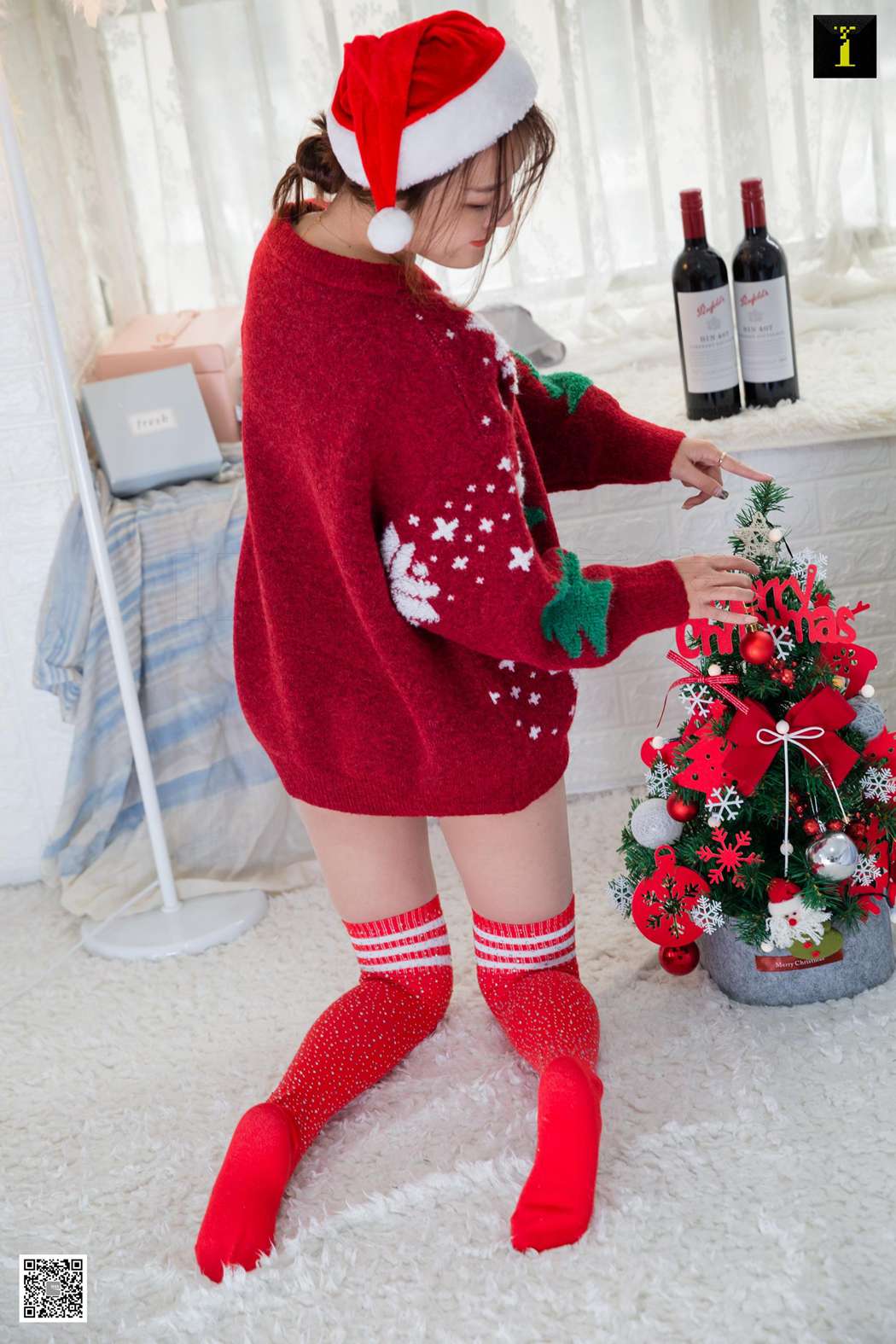 图片[75]-[IESS异思趣向] 2019.12.25 丝享家645：婉萍《红酒与圣诞节》在线浏览 – 速更版-美库