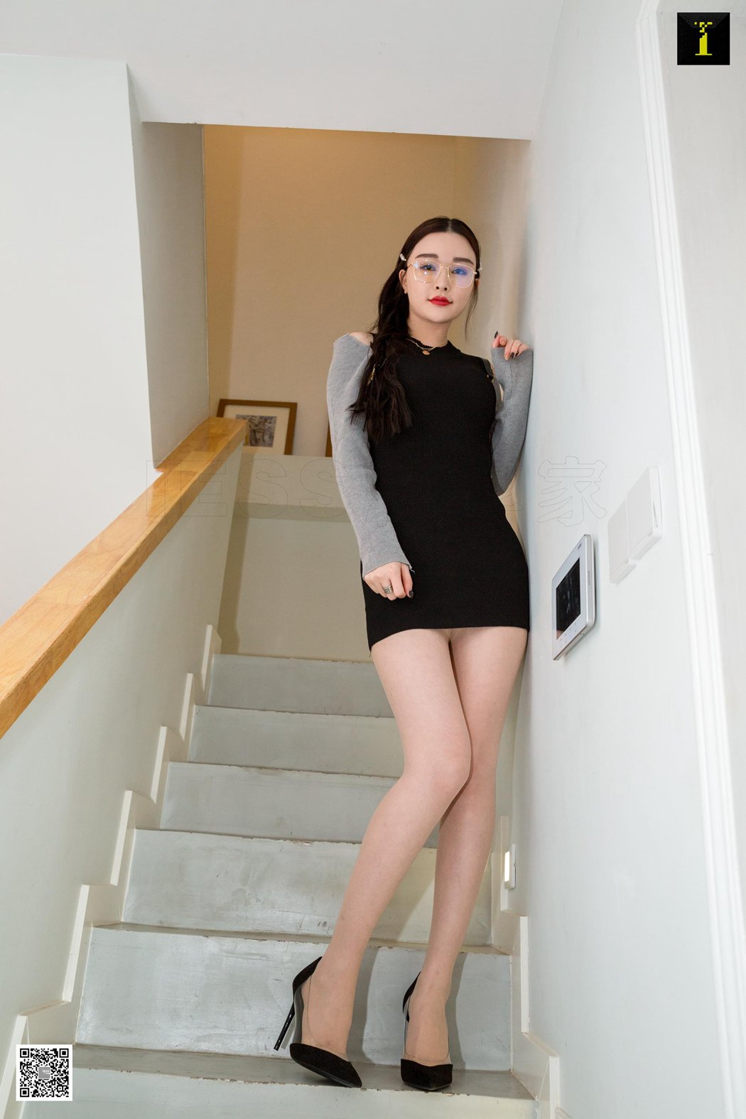 图片[11]-[IESS异思趣向] 2019.12.27 丝享家 647 九妹&喵姐《闺蜜楼梯间的偶遇》在线浏览 – 速更版-美库