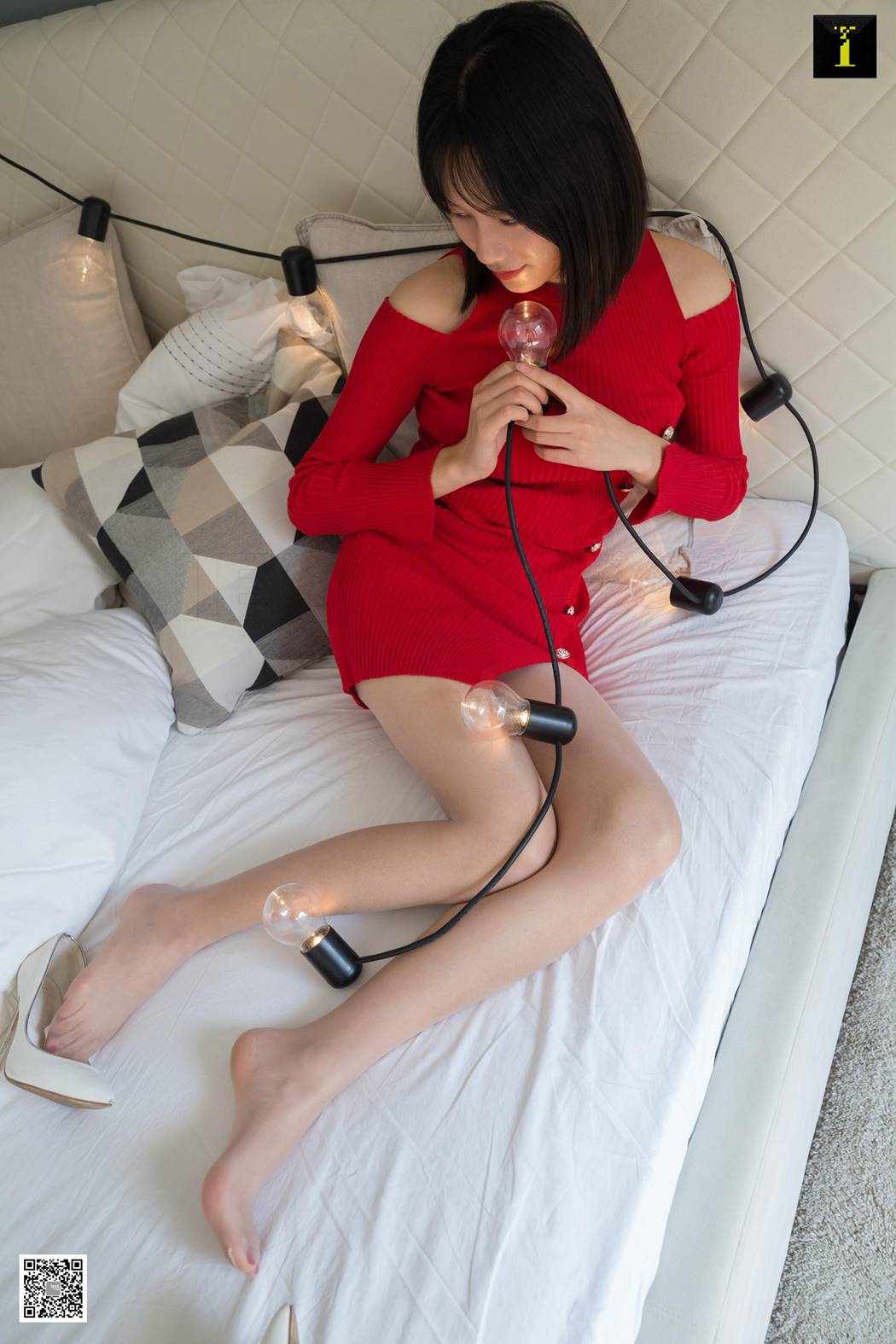 图片[48]-[IESS异思趣向] 2020.03.12 丝享家 699：小小《红色开衩的秘密》在线浏览 – 速更版-美库