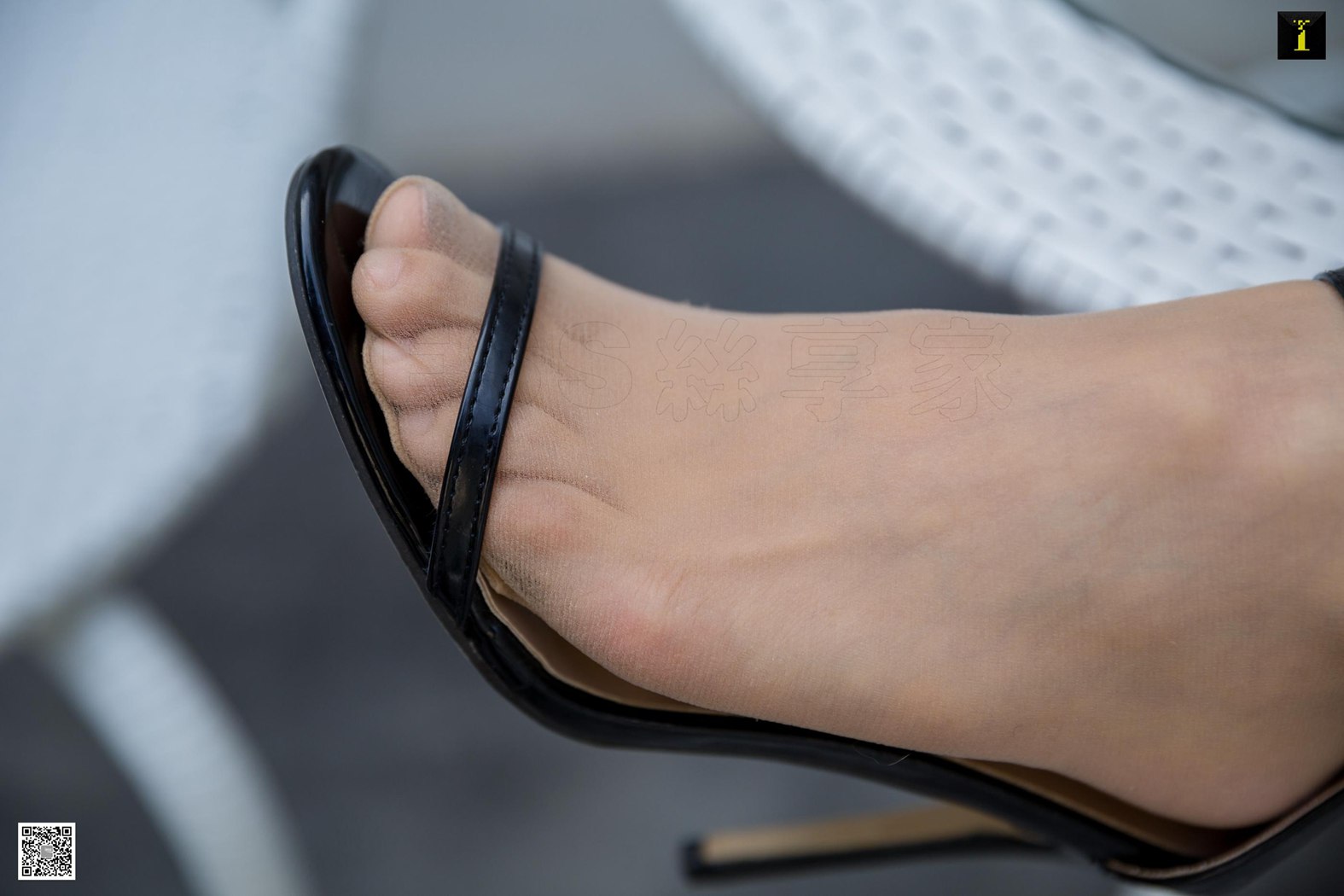 图片[22]-[IESS异思趣向] 2020.03.30 丝享家 710：秋秋《白领院子乘凉》在线浏览 – 速更版-美库