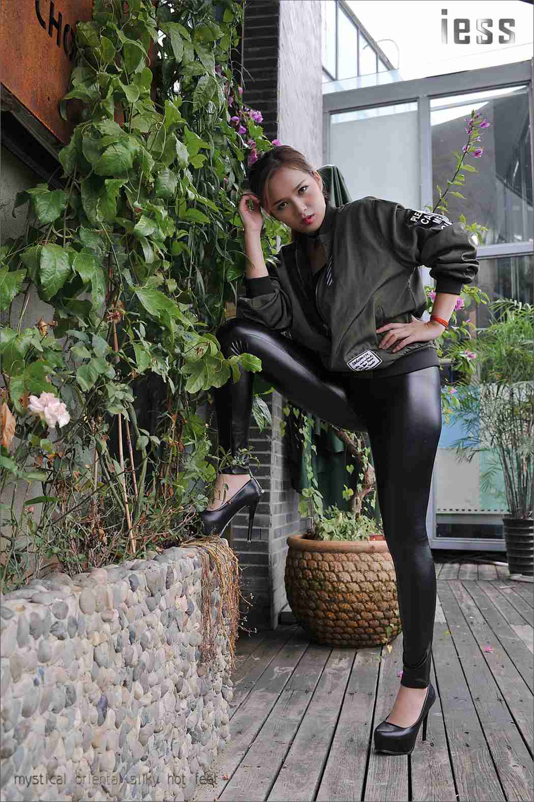 图片[3]-[IESS异思趣向] 2016.10.21 丝足便当020：《紧绷皮裤与顺滑肉丝 1》羊羊 在线浏览 – 速更版-美库