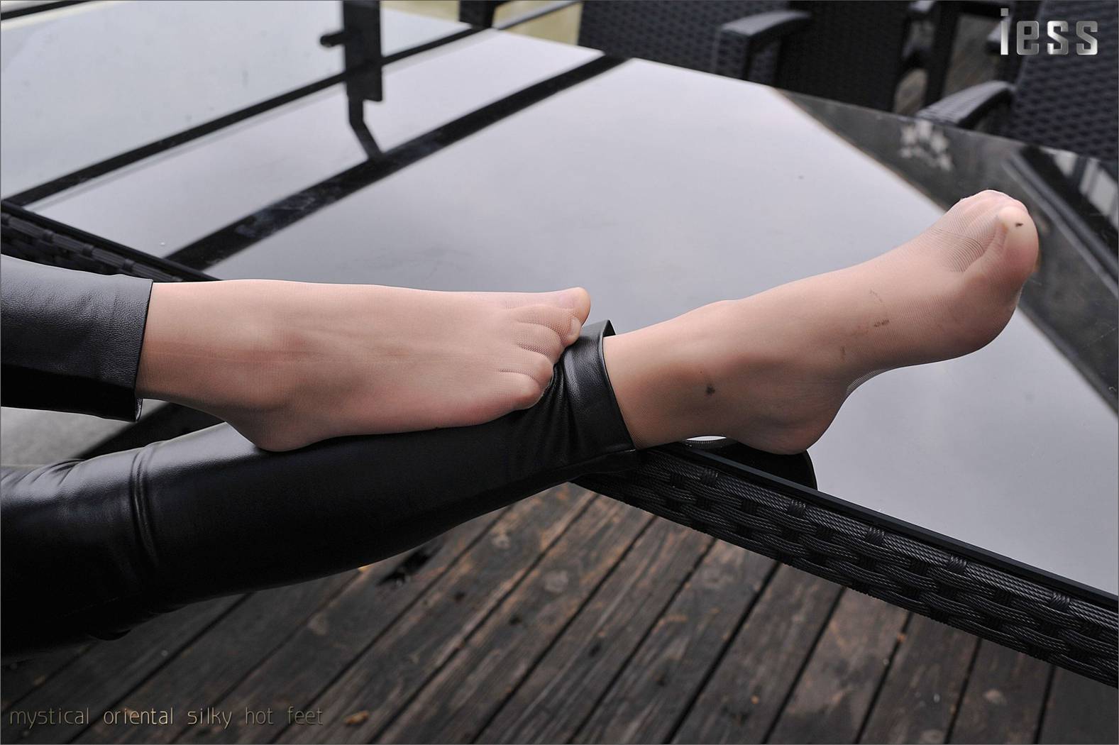 图片[9]-[IESS异思趣向] 2016.10.21 丝足便当021：《紧绷皮裤与顺滑肉丝 2》羊羊 在线浏览 – 速更版-美库