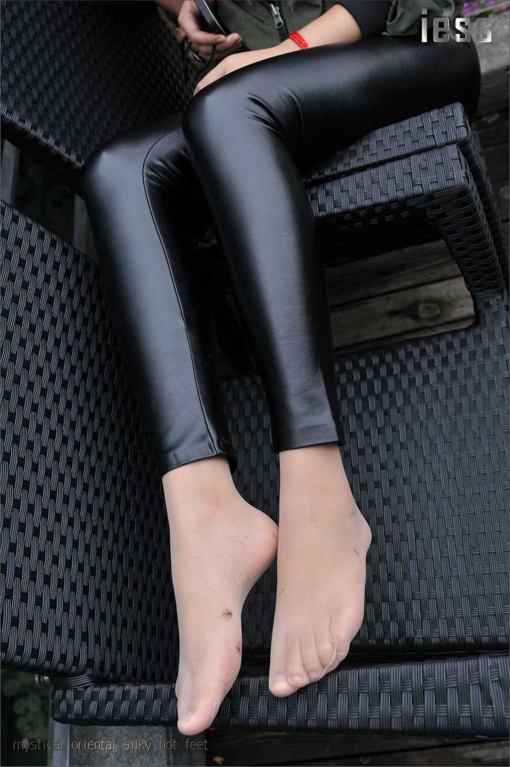 图片[79]-[IESS异思趣向] 2016.10.21 丝足便当021：《紧绷皮裤与顺滑肉丝 2》羊羊 在线浏览 – 速更版-美库