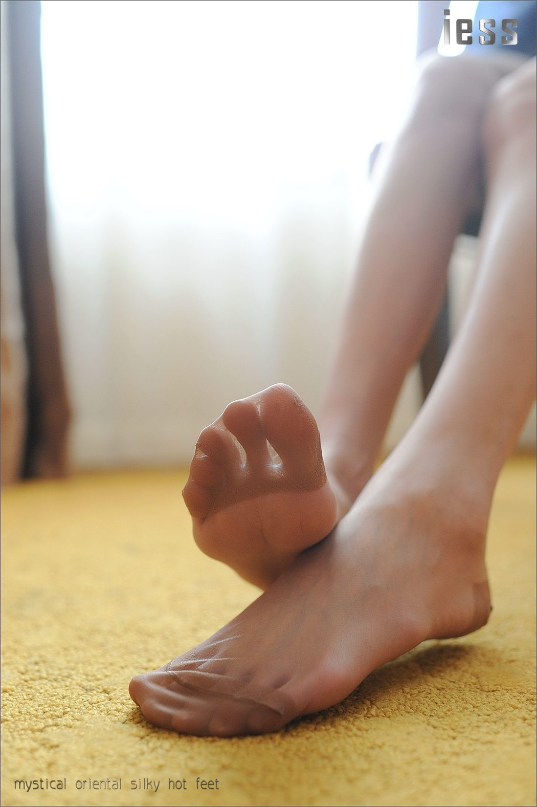 图片[26]-[IESS异思趣向] 2016.11.01 丝足便当027：《ES8复古无弹力丝袜细节秀I》含菲 在线浏览 – 速更版-美库