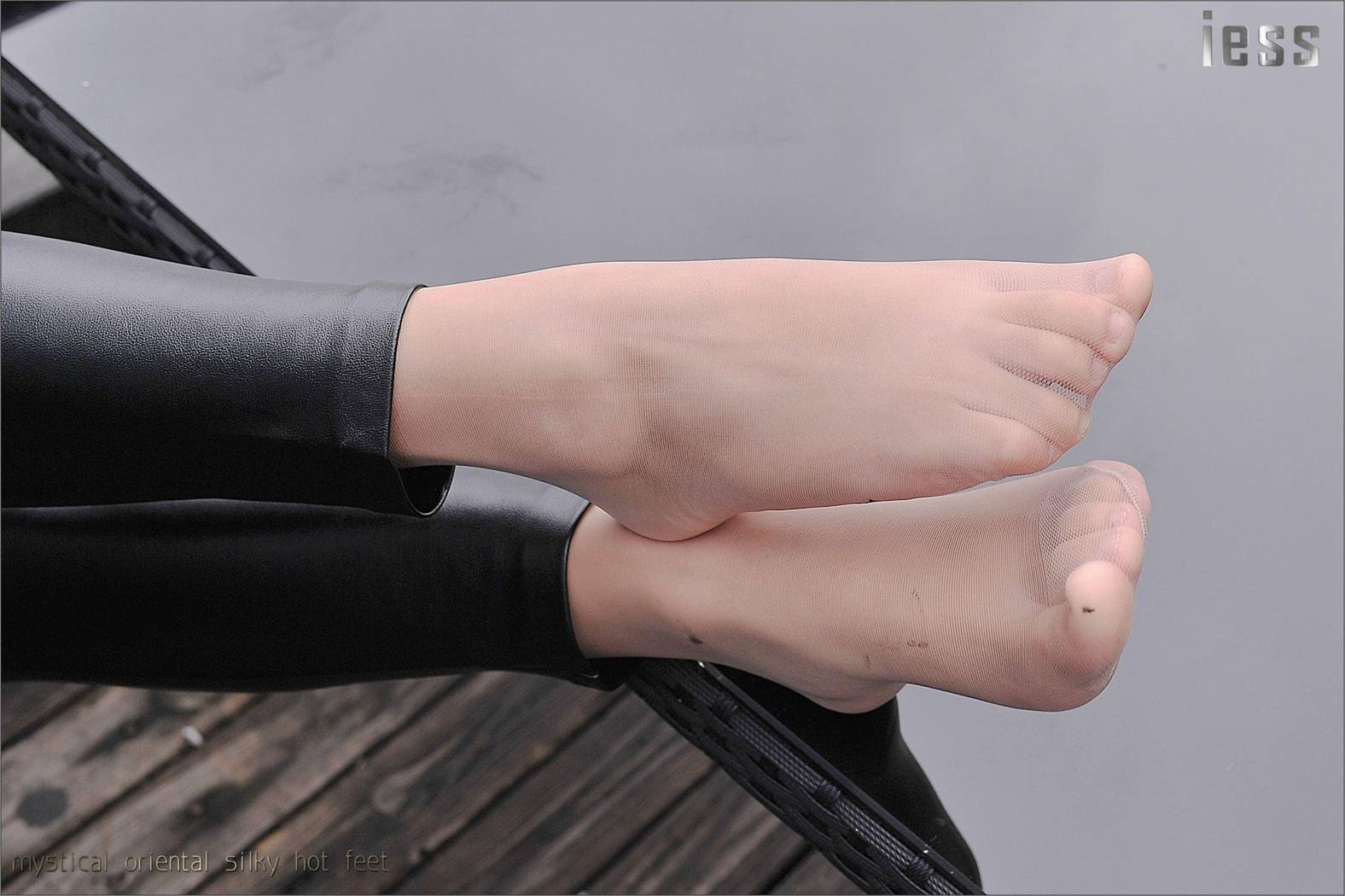 图片[12]-[IESS异思趣向] 2016.10.21 丝足便当021：《紧绷皮裤与顺滑肉丝 2》羊羊 在线浏览 – 速更版-美库