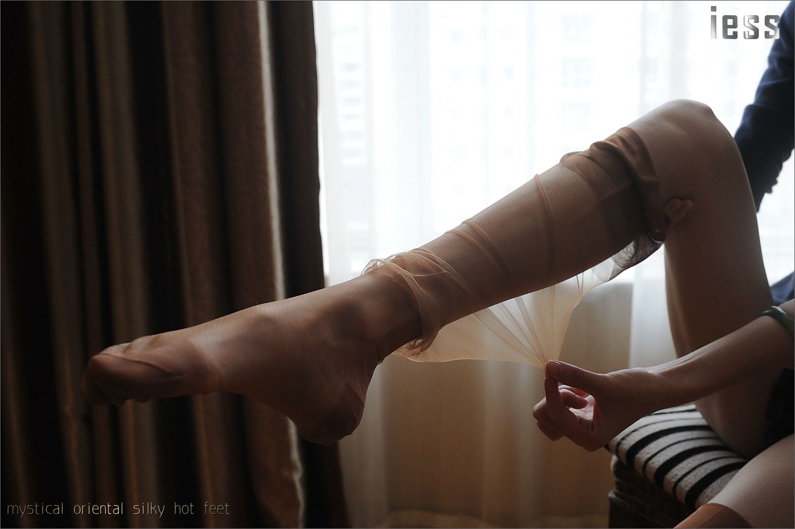 图片[79]-[IESS异思趣向] 2016.11.01 丝足便当027：《ES8复古无弹力丝袜细节秀I》含菲 在线浏览 – 速更版-美库