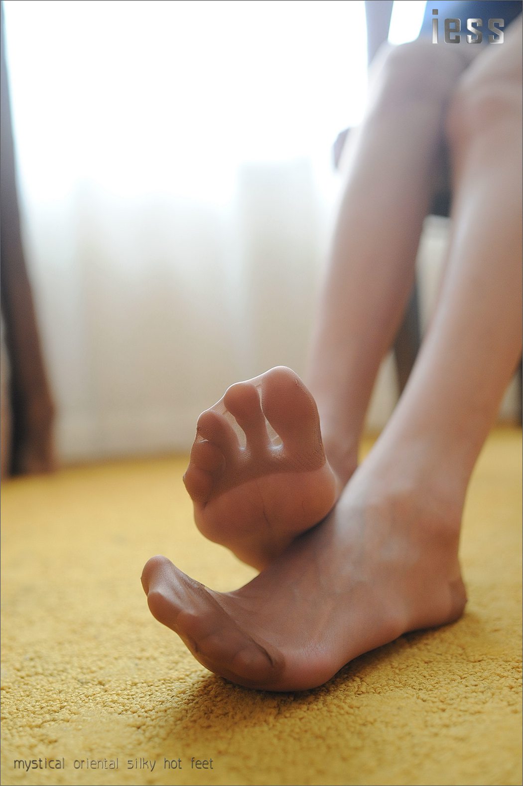 图片[60]-[IESS异思趣向] 2016.11.01 丝足便当027：《ES8复古无弹力丝袜细节秀I》含菲 在线浏览 – 速更版-美库