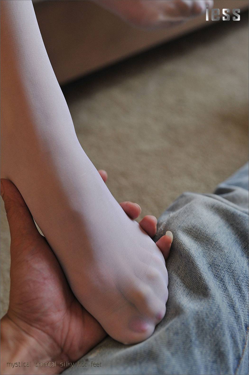 图片[32]-[IESS异思趣向] 2016.11.04 丝足便当028：《白丝职场丝狱女模特》优优 在线浏览 – 速更版-美库