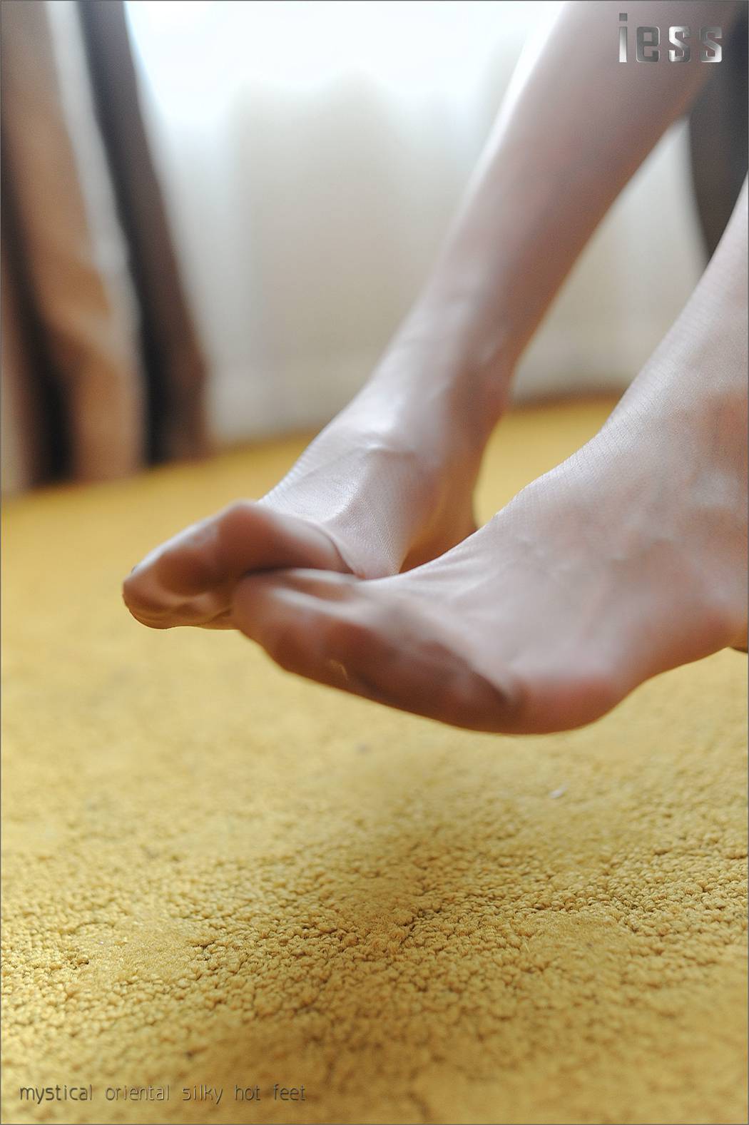 图片[86]-[IESS异思趣向] 2016.11.01 丝足便当027：《ES8复古无弹力丝袜细节秀I》含菲 在线浏览 – 速更版-美库