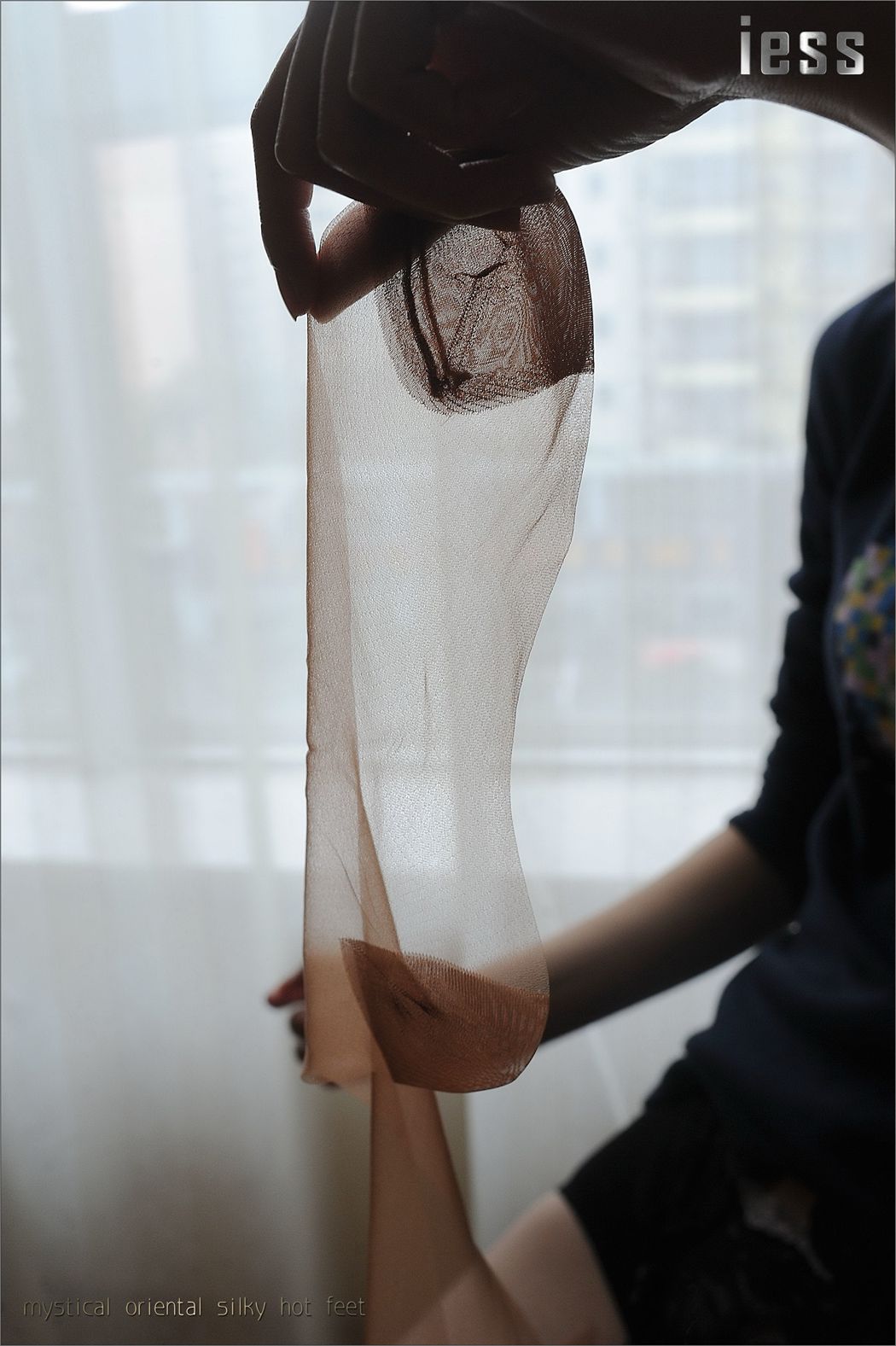 图片[68]-[IESS异思趣向] 2016.11.01 丝足便当027：《ES8复古无弹力丝袜细节秀I》含菲 在线浏览 – 速更版-美库
