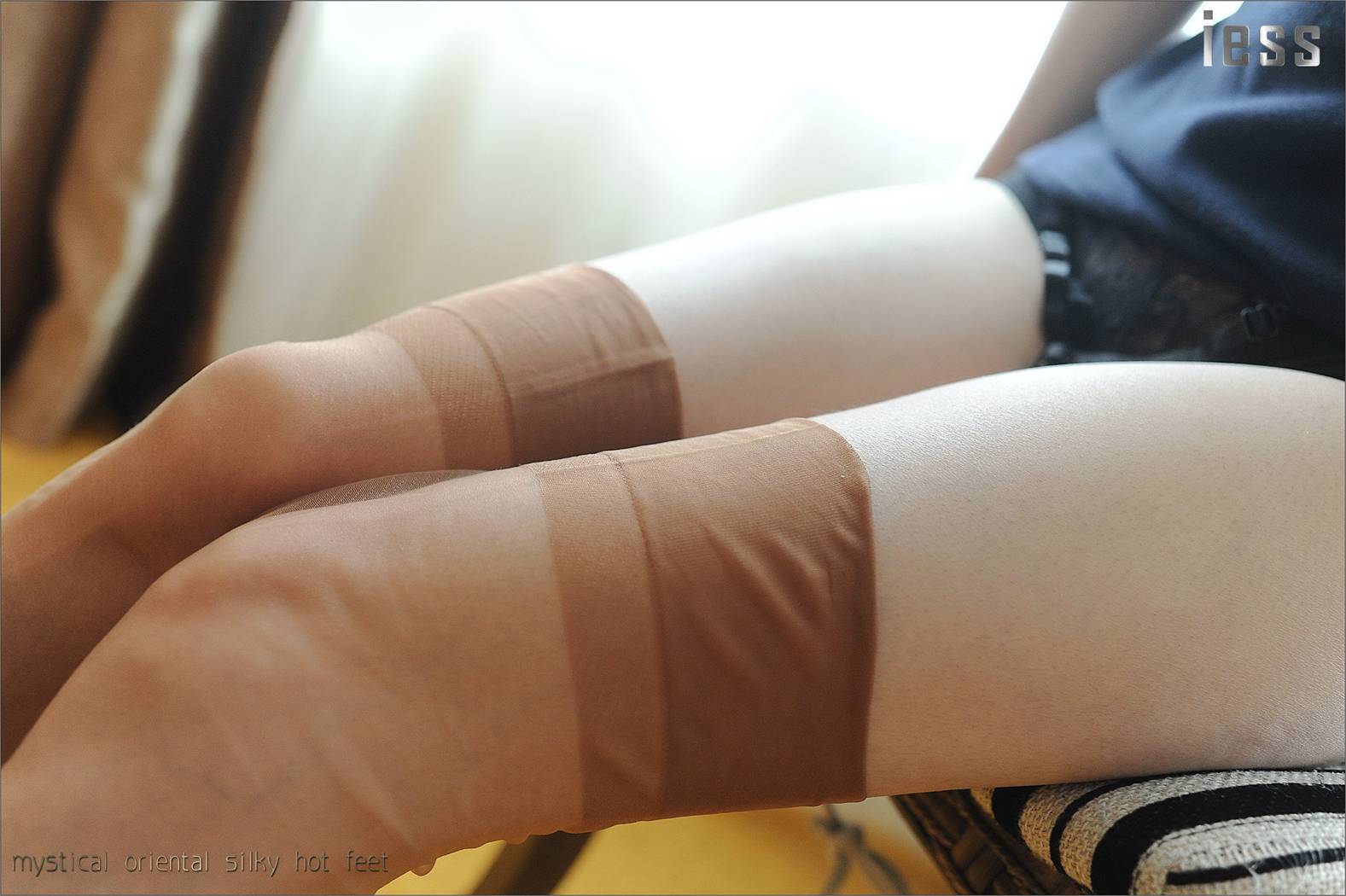图片[101]-[IESS异思趣向] 2016.11.01 丝足便当027：《ES8复古无弹力丝袜细节秀I》含菲 在线浏览 – 速更版-美库