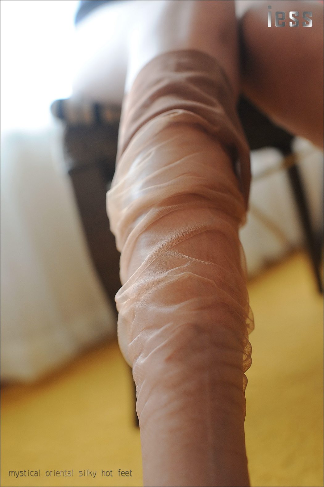 图片[13]-[IESS异思趣向] 2016.11.01 丝足便当027：《ES8复古无弹力丝袜细节秀I》含菲 在线浏览 – 速更版-美库