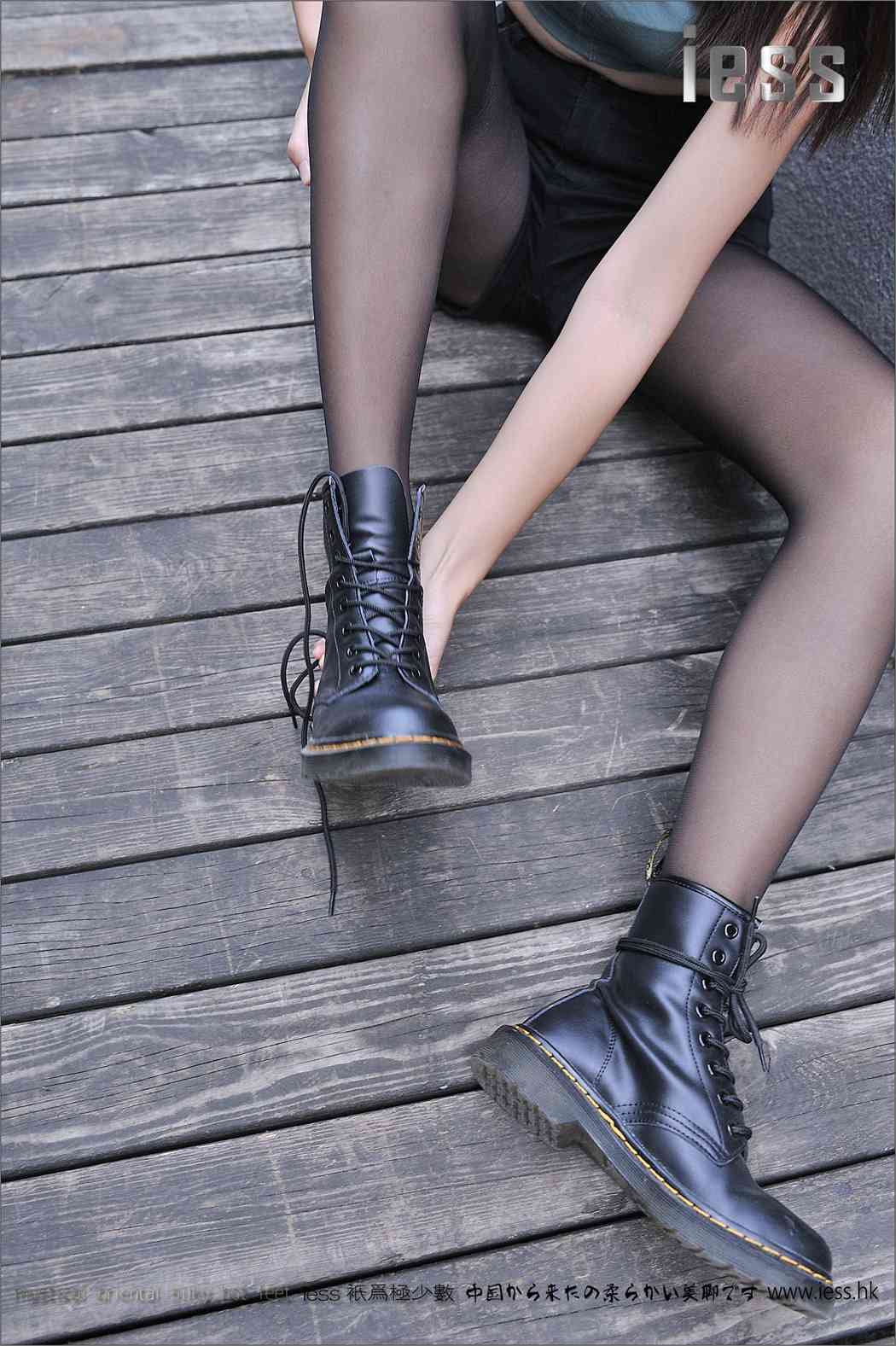 图片[68]-[IESS异思趣向] 2017.01.25 丝足便当064：《黑丝马丁靴》SASA 在线浏览 – 速更版-美库