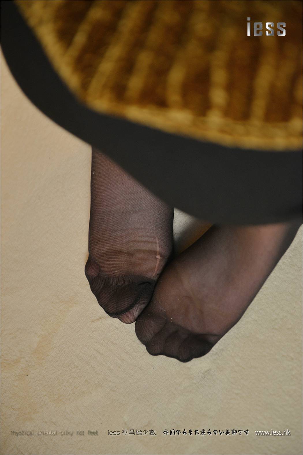 图片[36]-[IESS异思趣向] 2017.01.24 丝足便当063：《台灯下的短丝袜》小夕 在线浏览 – 速更版-美库