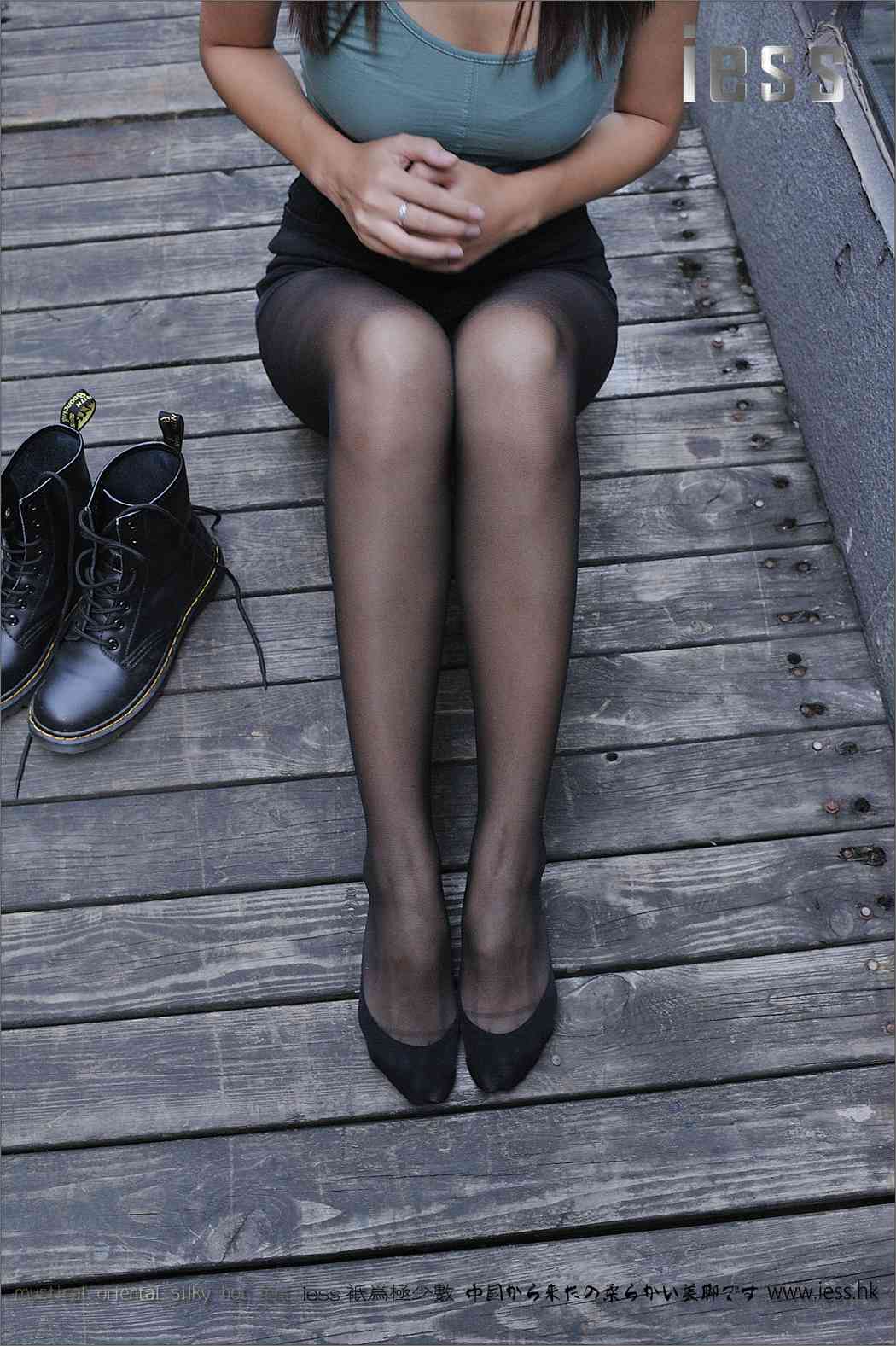 图片[31]-[IESS异思趣向] 2017.01.25 丝足便当064：《黑丝马丁靴》SASA 在线浏览 – 速更版-美库