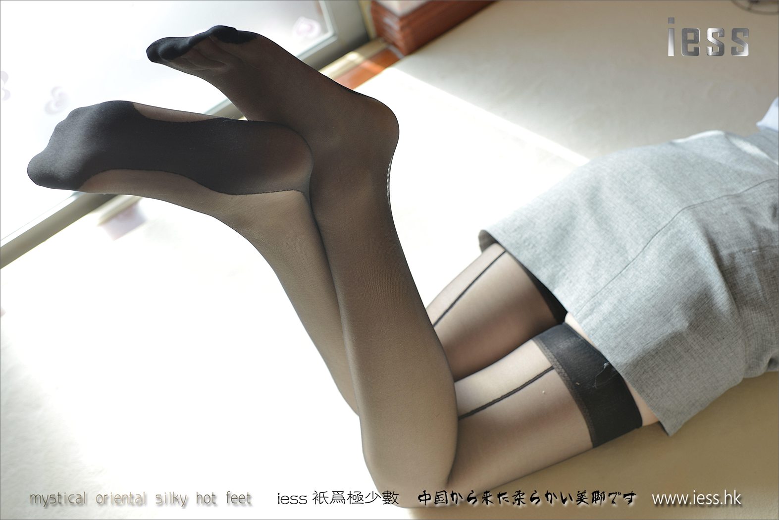 图片[19]-[IESS异思趣向] 2017.02.01 丝足便当069：《温暖的黑丝吊带袜》小夕 在线浏览 – 速更版-美库