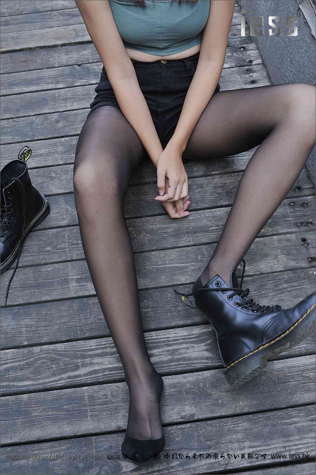 图片[54]-[IESS异思趣向] 2017.01.25 丝足便当064：《黑丝马丁靴》SASA 在线浏览 – 速更版-美库