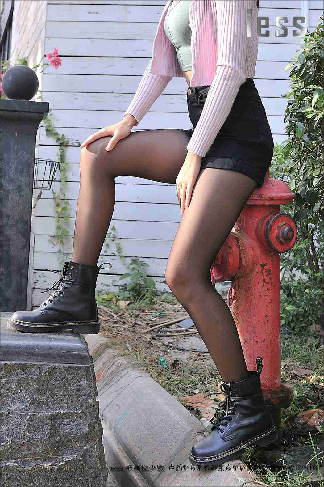图片[4]-[IESS异思趣向] 2017.01.25 丝足便当064：《黑丝马丁靴》SASA 在线浏览 – 速更版-美库