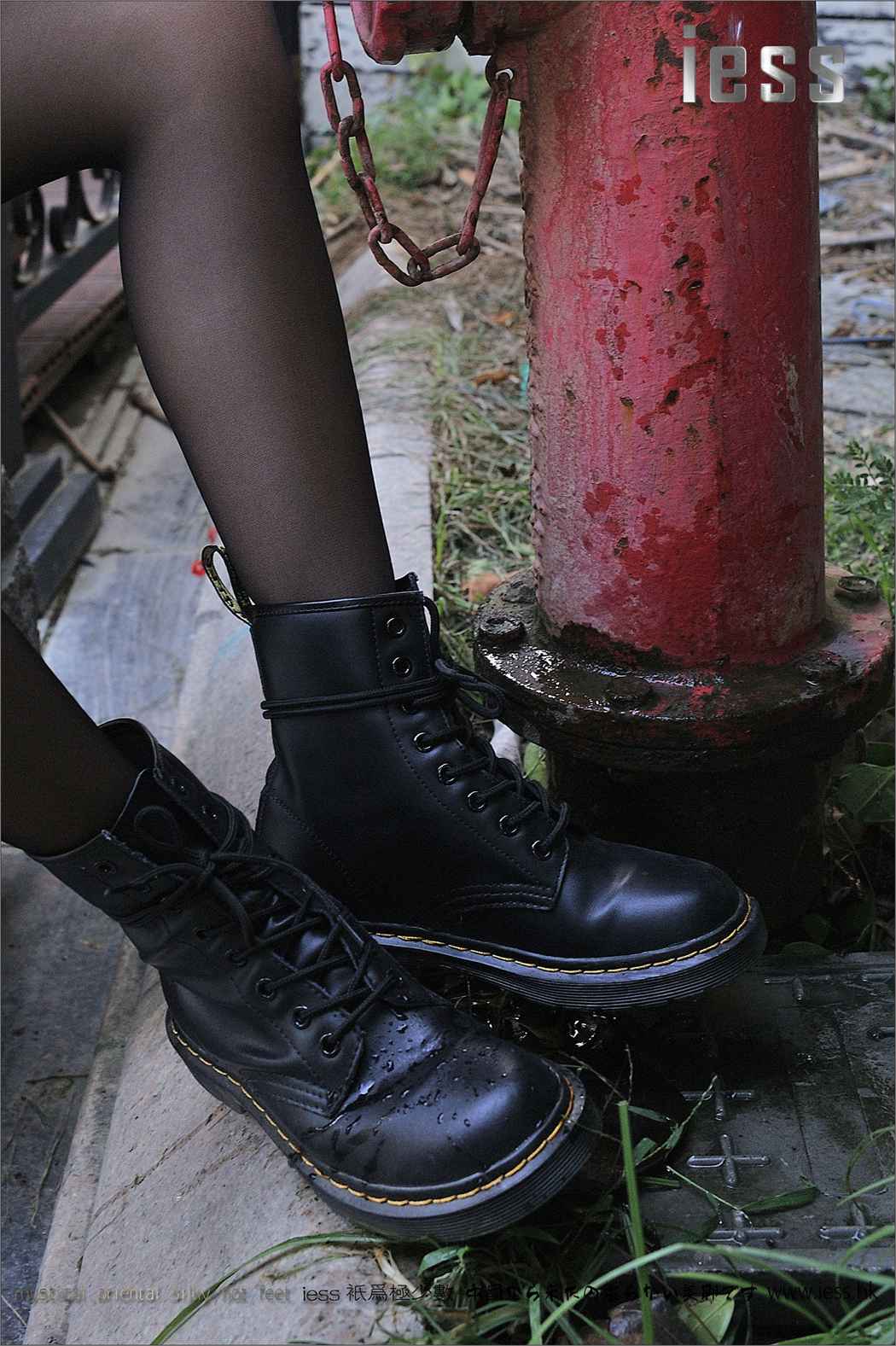 图片[38]-[IESS异思趣向] 2017.01.25 丝足便当064：《黑丝马丁靴》SASA 在线浏览 – 速更版-美库